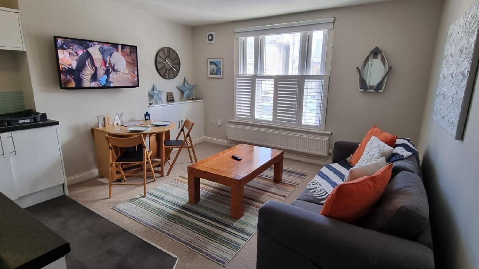 St Margaret'S Ground Floor And Lower Deck Apartment ライド エクステリア 写真
