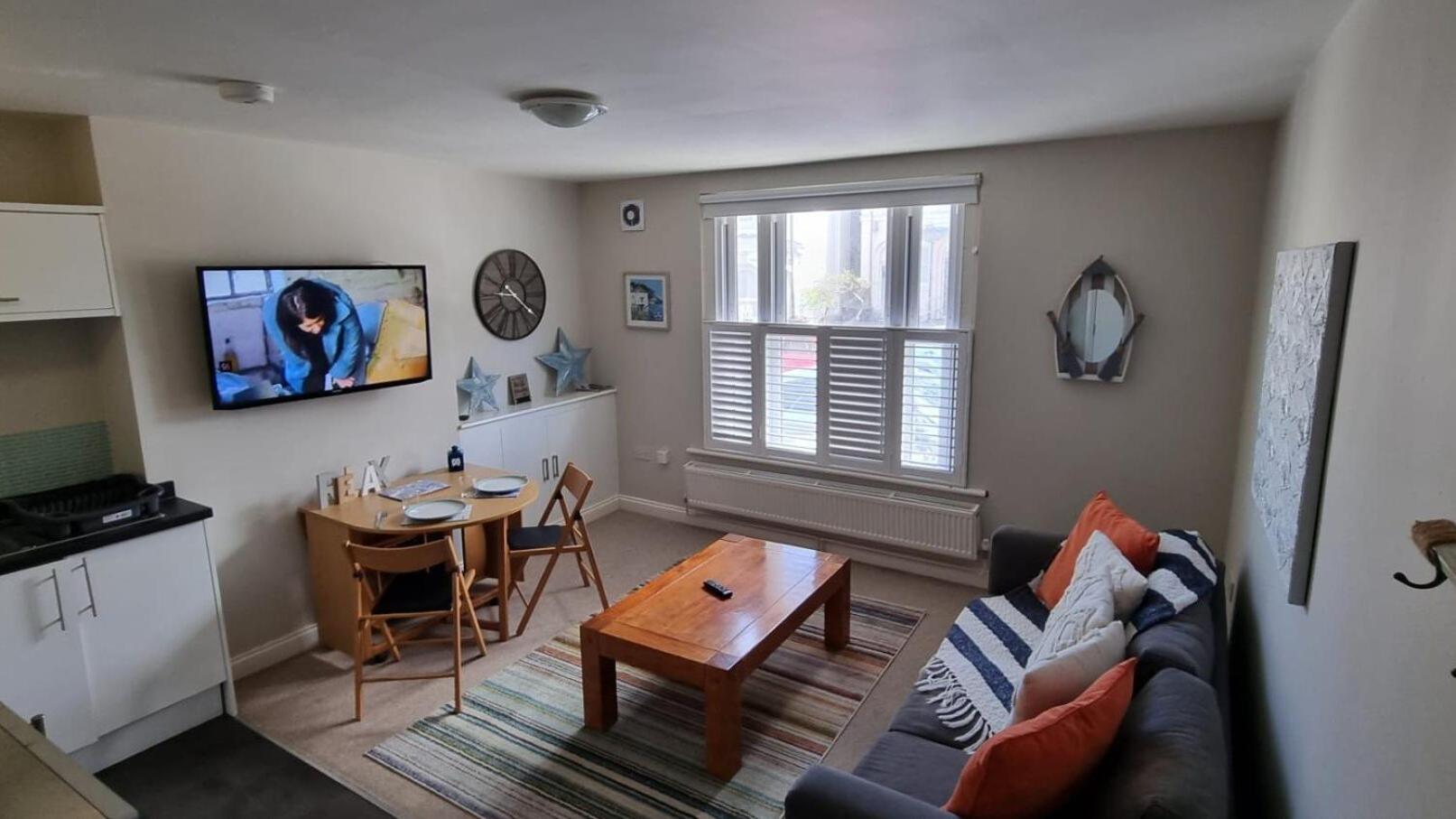 St Margaret'S Ground Floor And Lower Deck Apartment ライド エクステリア 写真